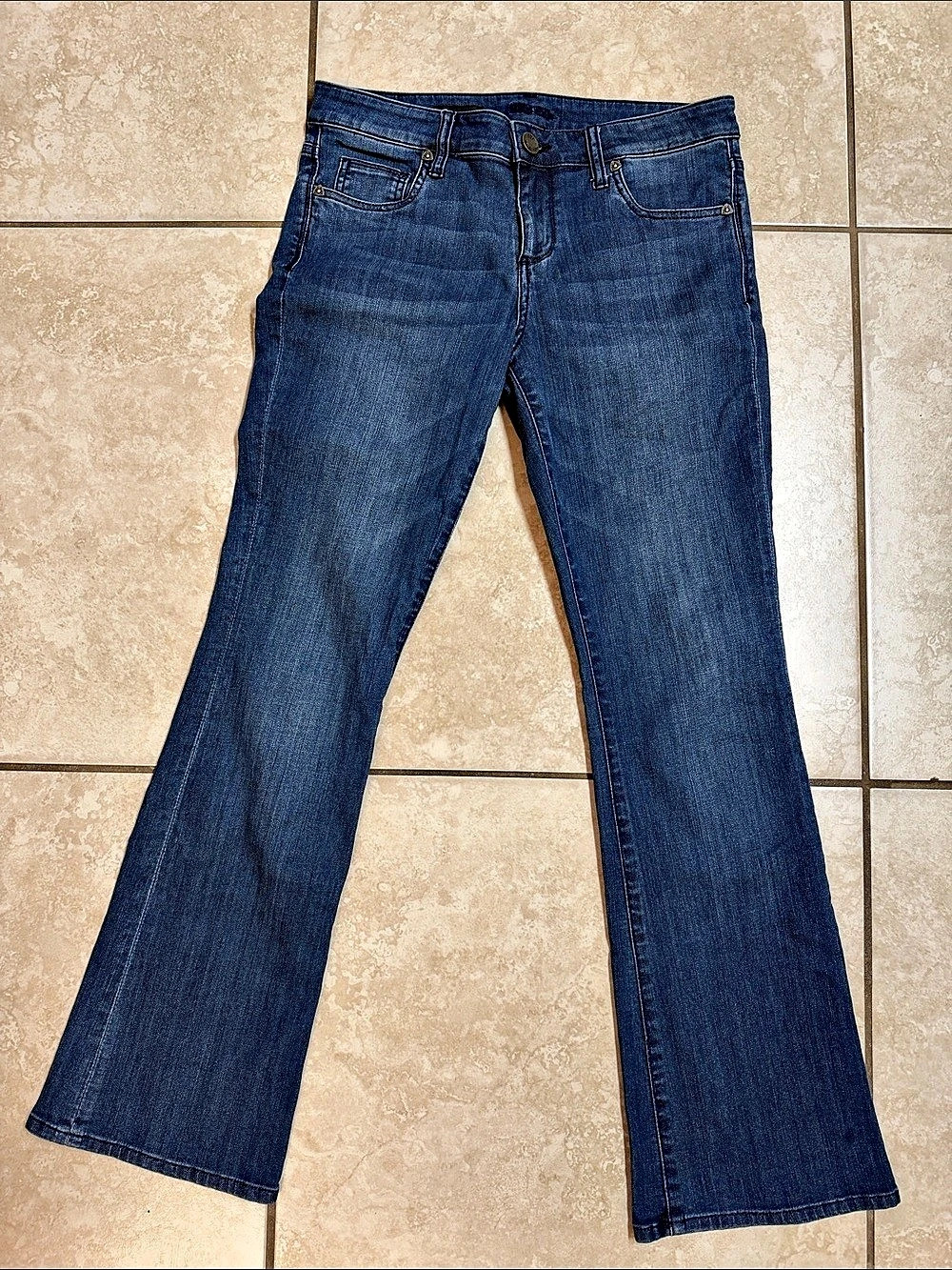 Kut from the Kloth Farra Baby Bootcut Jeans in Blue Size 6